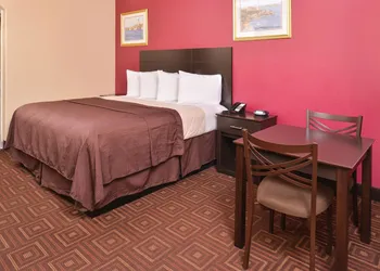 Americas Best Value Inn Baytown hotel thumbnail 7