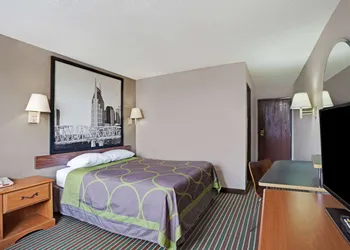 Super 8 by Wyndham Nashville/ Dntn/ Opryland Area hotel thumbnail 3