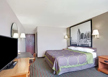 Super 8 by Wyndham Nashville/ Dntn/ Opryland Area hotel thumbnail 4