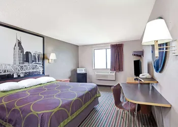 Super 8 by Wyndham Nashville/ Dntn/ Opryland Area hotel thumbnail 6