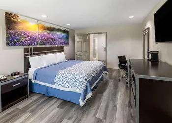 Days Inn by Wyndham Baytown Garth Road I10 East hotel thumbnail 4