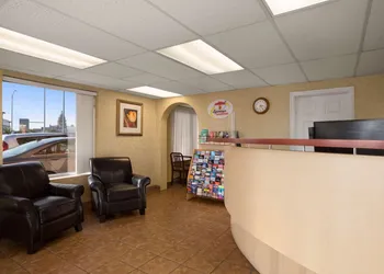 Super 8 by Wyndham Austin Downtown/Capitol Area hotel thumbnail 2
