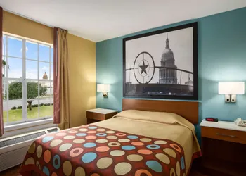 Super 8 by Wyndham Austin Downtown/Capitol Area hotel thumbnail 8