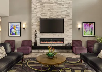 La Quinta Inn & Suites by Wyndham Arlington North 6 Flags Dr hotel thumbnail 3