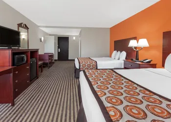 Howard Johnson by Wyndham Arlington Ballpark / Six Flags hotel thumbnail 3