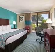 Howard Johnson by Wyndham Arlington Ballpark / Six Flags hotel detail image 5