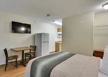 HomeTowne Studios by Red Roof Austin hotel thumbnail 5