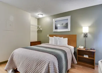 HomeTowne Studios by Red Roof Austin hotel thumbnail 6