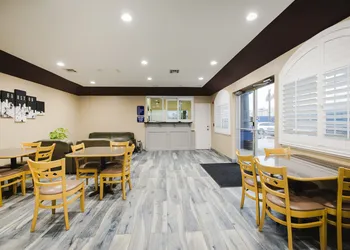Sapphire Inn & Suites hotel thumbnail 6