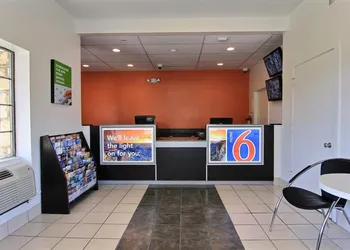 Motel 6 Austin, TX - Central Downtown UT hotel thumbnail 2