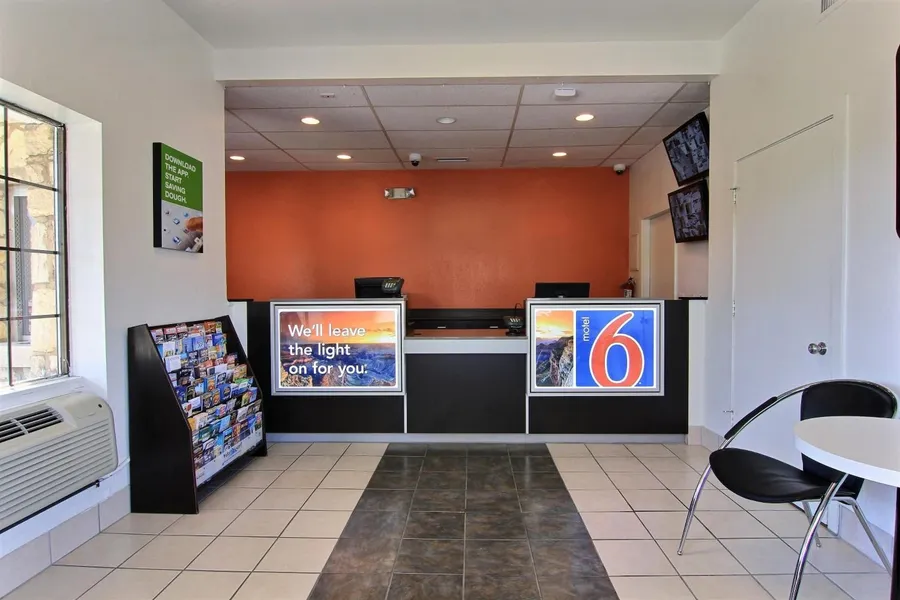 Motel 6 Austin, TX - Central Downtown UT hotel detail image 2
