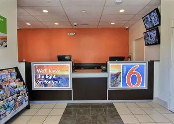 Motel 6 Austin, TX - Central Downtown UT hotel thumbnail 3