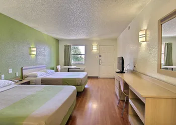 Motel 6 Austin, TX - Central Downtown UT hotel thumbnail 5