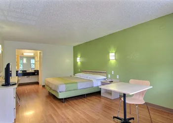 Motel 6 Austin, TX - Central Downtown UT hotel thumbnail 8