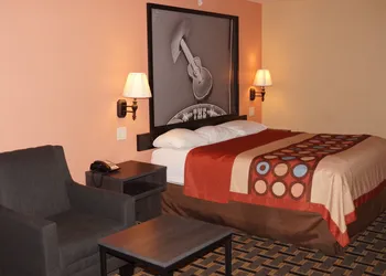 Super 8 by Wyndham Farmers Branch/North Dallas hotel thumbnail 7