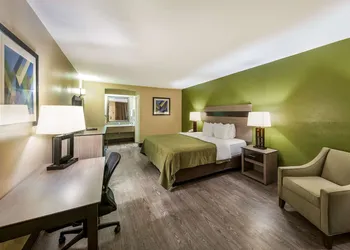 Quality Inn & Suites Garland - East Dallas hotel thumbnail 4