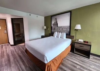 Super 8 by Wyndham Austin North/University Area hotel thumbnail 6