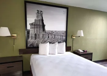 Super 8 by Wyndham Austin North/University Area hotel thumbnail 8