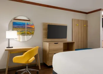 Days Inn by Wyndham Suites Fredericksburg hotel thumbnail 8