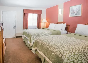 Days Inn by Wyndham Bastrop hotel thumbnail 4