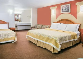 Days Inn by Wyndham Bastrop hotel thumbnail 5