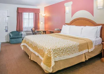 Days Inn by Wyndham Bastrop hotel thumbnail 6