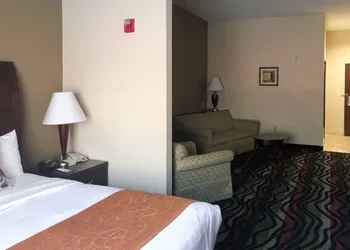 Comfort Suites Beaumont I-10 hotel thumbnail 7