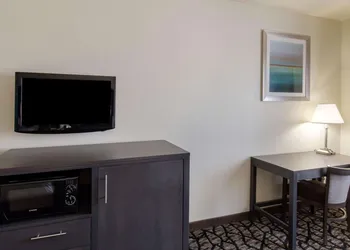 Quality Inn Buffalo hotel thumbnail 7