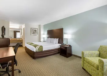 Quality Inn Clute Freeport hotel thumbnail 7