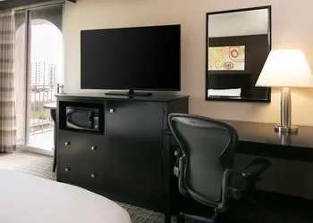 DoubleTree by Hilton Dallas - Market Center hotel thumbnail 6