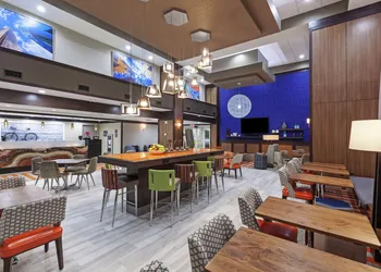 Hampton Inn & Suites Houston-Bush Intercontinental Aprt hotel thumbnail 2