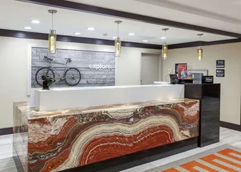 Hampton Inn & Suites Houston-Bush Intercontinental Aprt hotel thumbnail 4