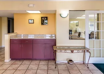 Rodeway Inn & Suites Highway 290 Northwest hotel thumbnail 2