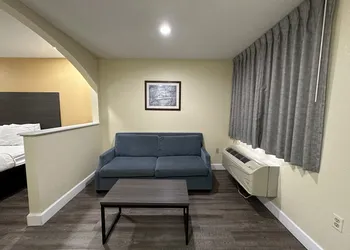 Rodeway Inn & Suites Highway 290 Northwest hotel thumbnail 5