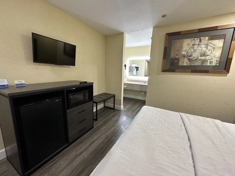 Rodeway Inn & Suites Highway 290 Northwest hotel detail image 6