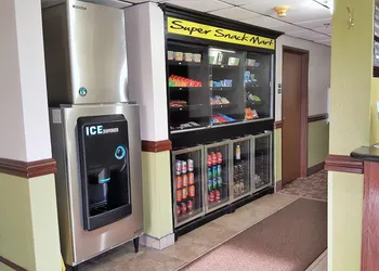 Super 8 by Wyndham Harlingen TX hotel thumbnail 2