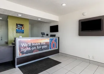 Motel 6 Fort Worth, TX - North hotel thumbnail 2