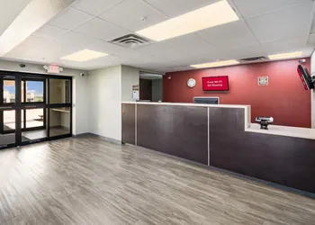 Red Roof Inn & Suites Austin East - Manor hotel thumbnail 4