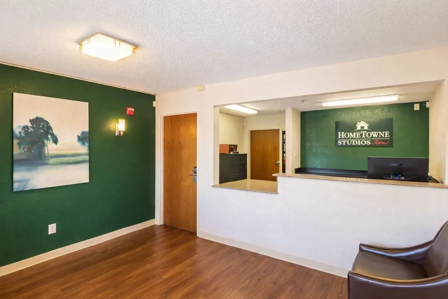 HomeTowne Studios by Red Roof Houston - West Oaks/ Energy Corridor hotel detail image 2
