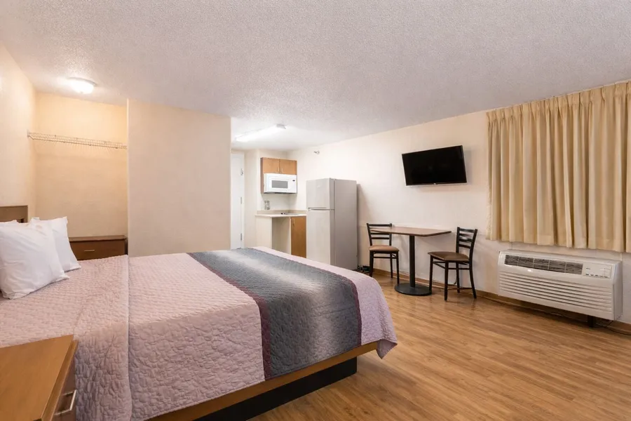 HomeTowne Studios by Red Roof Houston - West Oaks/ Energy Corridor hotel detail image 6