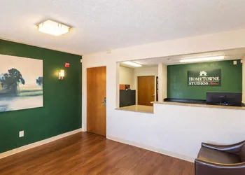 HomeTowne Studios by Red Roof Houston - West Oaks/ Energy Corridor hotel thumbnail 2