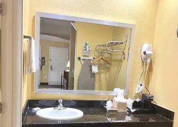 Quality Inn Montgomery - Lake Conroe hotel thumbnail 5