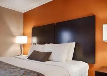 Baymont by Wyndham Lubbock hotel thumbnail 4