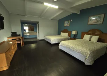 Luxury Inn & Suites and RV Park hotel thumbnail 3