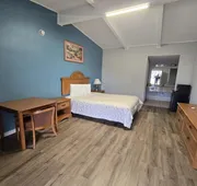 Luxury Inn & Suites and RV Park hotel detail image 4