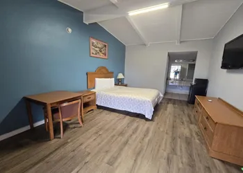 Luxury Inn & Suites and RV Park hotel thumbnail 4