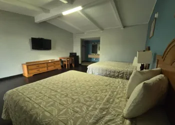 Luxury Inn & Suites and RV Park hotel thumbnail 5