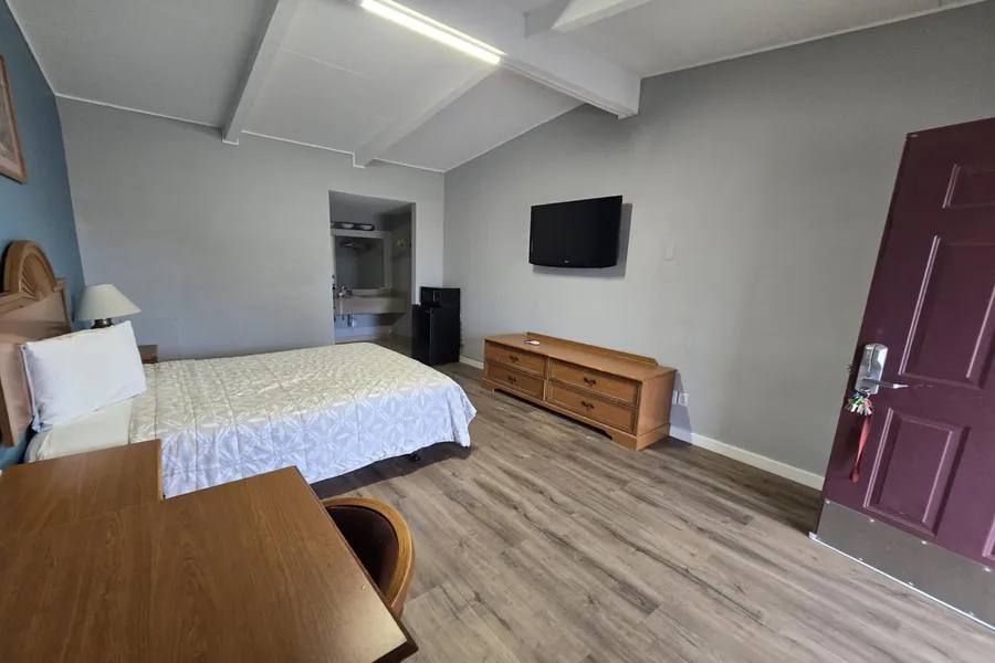 Luxury Inn & Suites and RV Park hotel detail image 6