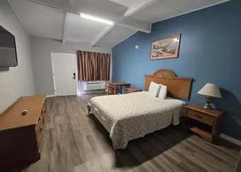 Luxury Inn & Suites and RV Park hotel thumbnail 8