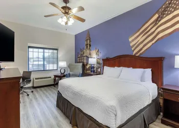 Clarion Pointe Sulphur Springs hotel thumbnail 6